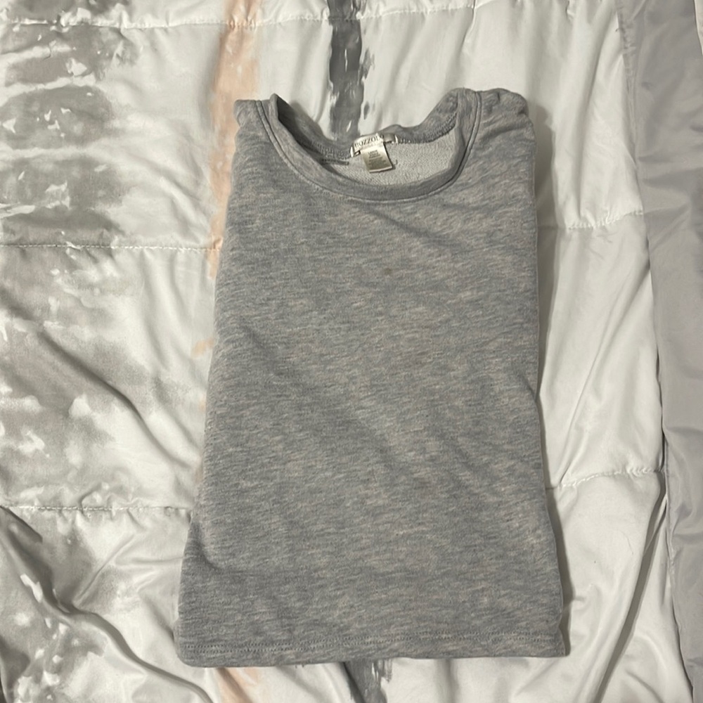 Grey long sleeve crew neck crop top